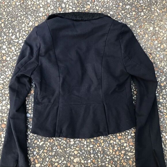 Free People black cotton knit stretch lace collar cropped tuxedo jacket size S - Picture 3 of 6